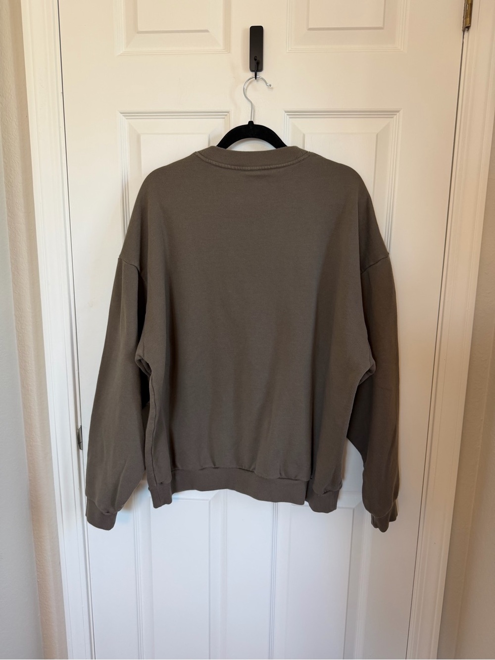 Alo Yoga Accolade Crew Neck Pullover, M - Picture 2 of 4